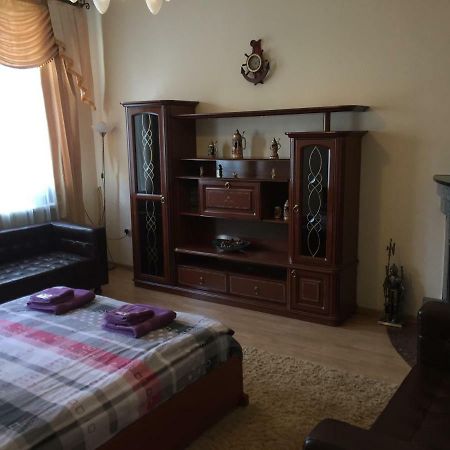 Затишна Квартира В Центрі Міста Ternopil Bagian luar foto