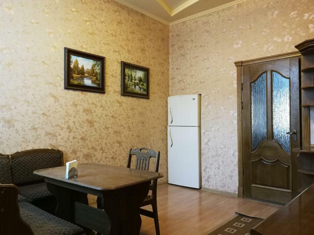 Затишна Квартира В Центрі Міста Ternopil Bagian luar foto