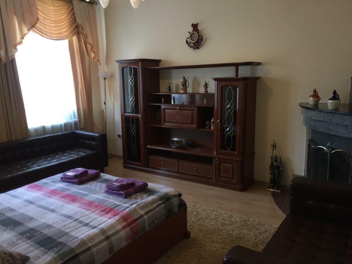 Затишна Квартира В Центрі Міста Ternopil Bagian luar foto